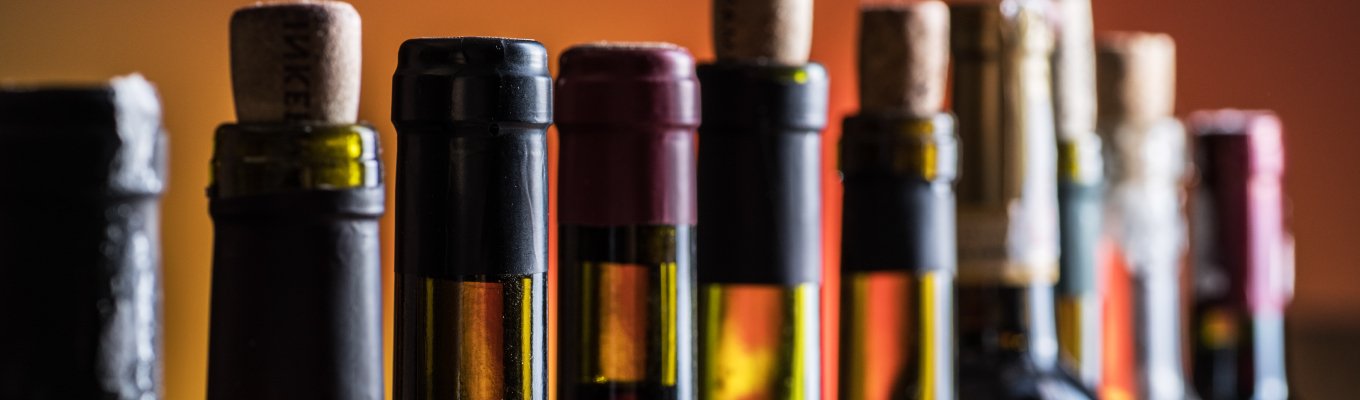 cor das garrafas de vinho